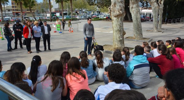 Más de 400 alumnos participan en el circuito de movilidad organizado por la ONCE en Vélez-Málaga
