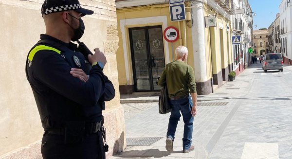 La Policía Local de Antequera cierra un establecimiento del centro por vender alcohol a menores