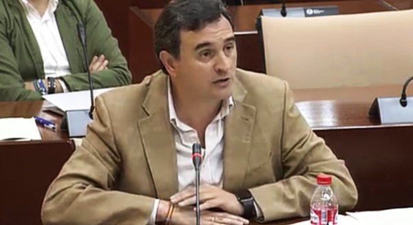 El Parlamento insta a Canal Sur a retransmitir la final del Carnaval con el reparo de PSOE y Podemos