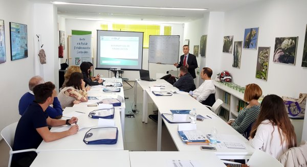 Unicaja y el IMFE de Málaga enseñan a emprendedores diferentes vías de financiación para crear empresas