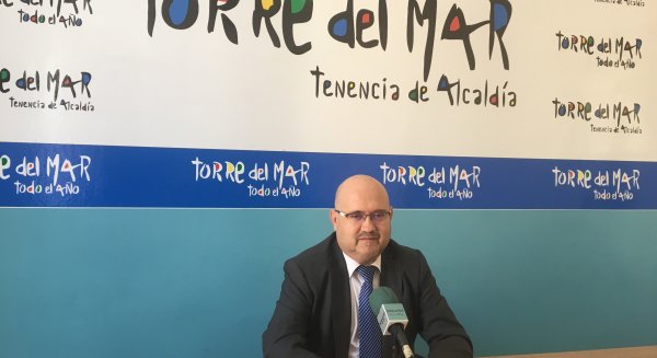 Torre del Mar acuerda con la Demarcación de Costas los arreglos y mejoras para las playas del litoral