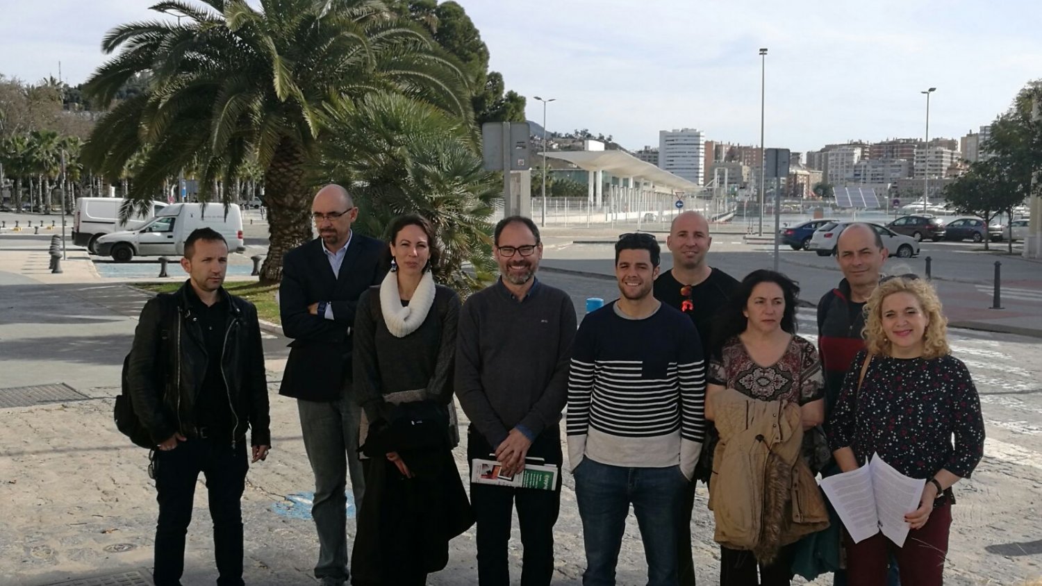 Unidos Podemos y Málaga para la Gente reclaman junto a los estibadores que se negocie con trabajadores y empresa del sector