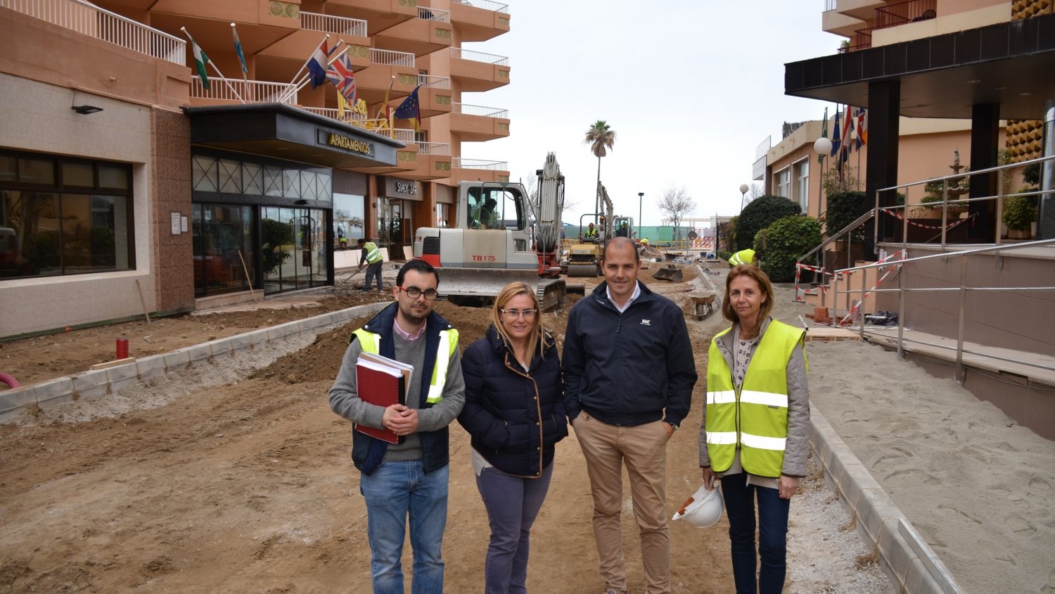 La alcaldesa Ana Mula visita las obras de remodelación de calle Jaén con una inversión de 240.000 euros
