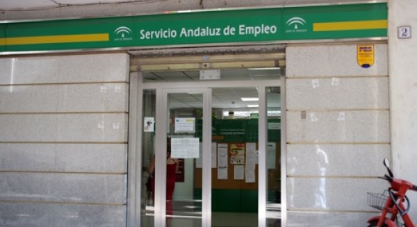 Malaga vive la mayor bajada de paro en febrero de los últimos diez años
