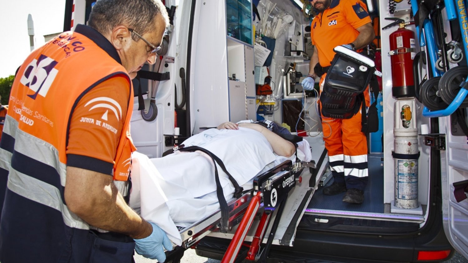 Los equipos de urgencias y emergencias sanitarias atienden 200 accidentes de tráfico en el puente de Andalucía