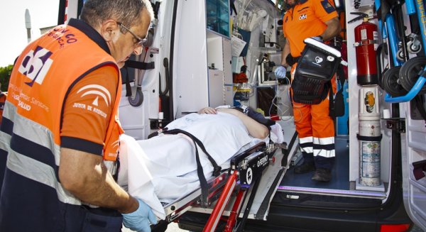 Los equipos de urgencias y emergencias sanitarias atienden 200 accidentes de tráfico en el puente de Andalucía