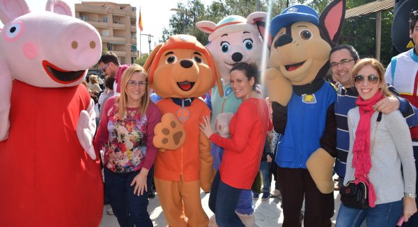Fuengirola vive un fin de semana de carnaval con la asistencia de más de tres mil personas