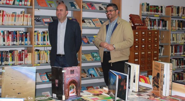 Las bibliotecas de Mijas renuevan su colección con unas 600 obras