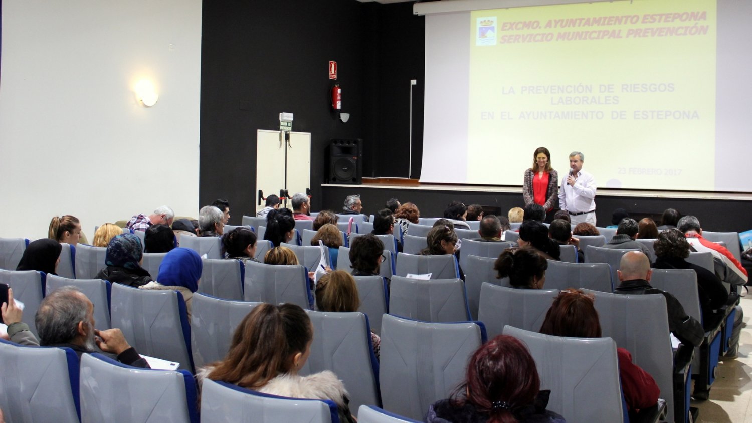 Estepona firma los 93 contratos del plan de empleo dirigido a personas en riesgo de exclusión social