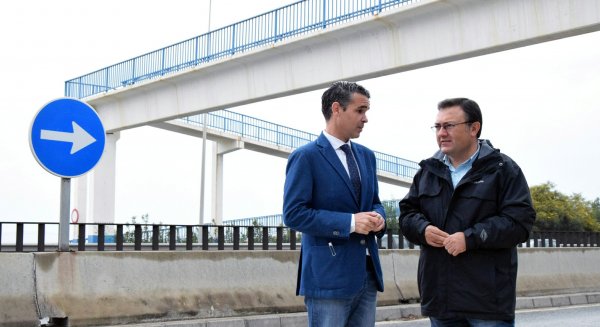 El PSOE exige al Gobierno un plan de remodelación de las quince pasarelas peatonales sobre la autovía en Marbella