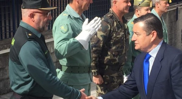 Sanz agradece a la Legión su contribución a la “defensa de la libertad y los valores”