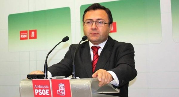 El PSOE exige a Fomento que abra de forma permanente la segunda pista del aeropuerto de Málaga