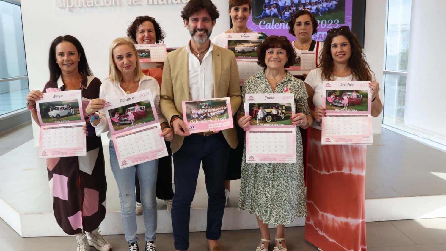 Diputación presenta el calendario solidario 2023 de Asamma para promover la prevención del cáncer de mama