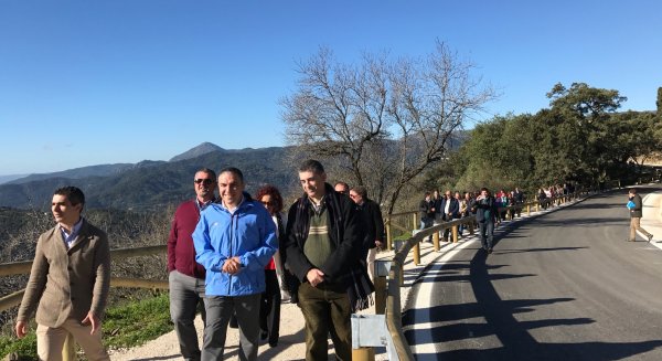 La Diputación estudia un plan para adecuar sendas peatonales junto a carreteras locales
