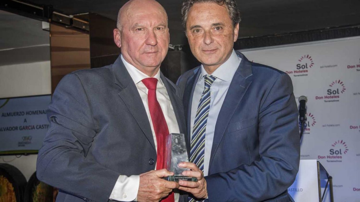 Torremolinos premia la trayectoria de Salvador García, una personalidad del turismo