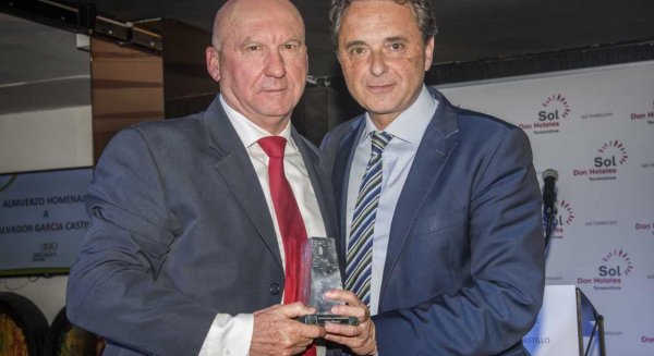 Torremolinos premia la trayectoria de Salvador García, una personalidad del turismo