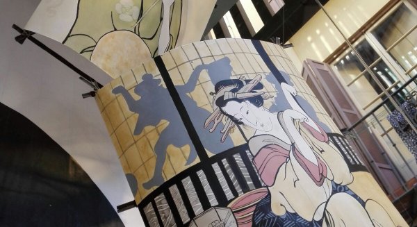 Los alumnos de San Telmo se inspiran en la nueva exposición sobre Japón para decorar la tienda