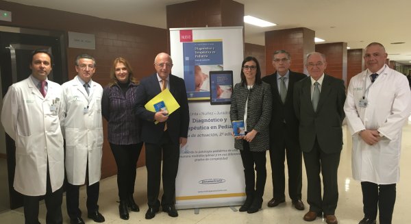 Pediatras del Materno Infantil de Málaga presentan la obra ‘Diagnóstico y terapéutica en Pediatría. Guía de actuación’
