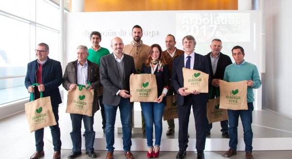 La Fundación Unicaja y la Diputación de Málaga reanudan la plantación de árboles en áreas degradadas