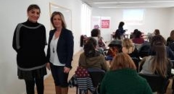 Vélez-Málaga acoge un taller para favorecer el emprendimiento de la mujer