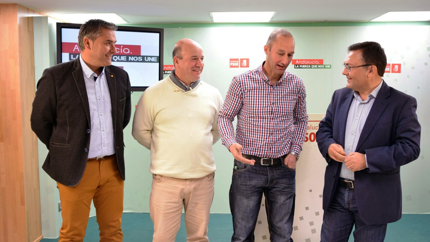 El PSOE pide al Gobierno ayudas para los productores de leche de cabra ante la bajada del precio en más de un 30%