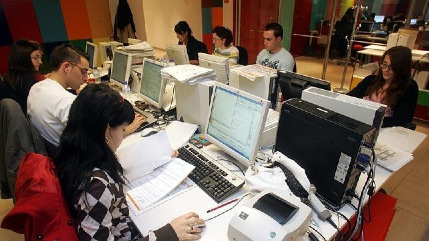 La economía española cerró 2016 con 541.700 parados menos y la tasa de paro se redujo al 18,6%
