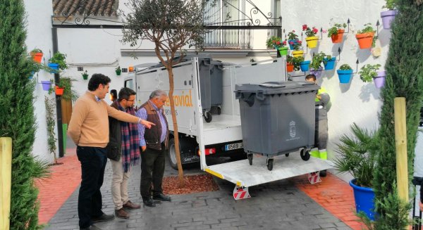 Estepona refuerza la limpieza en el casco antiguo con la implantación un nuevo sistema de recogida de residuos