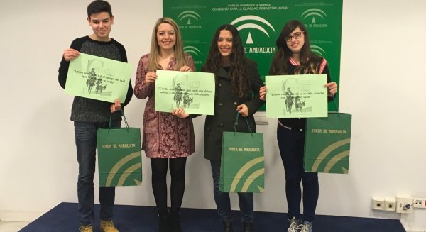 El Instituto Andaluz de Juventud entrega los premios a los ganadores del concurso en Twitter sobre El Quijote