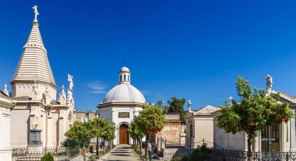 Los cementerios amplían su horario para facilitar la visita de los ciudadanos en el Día de Todos los Santos