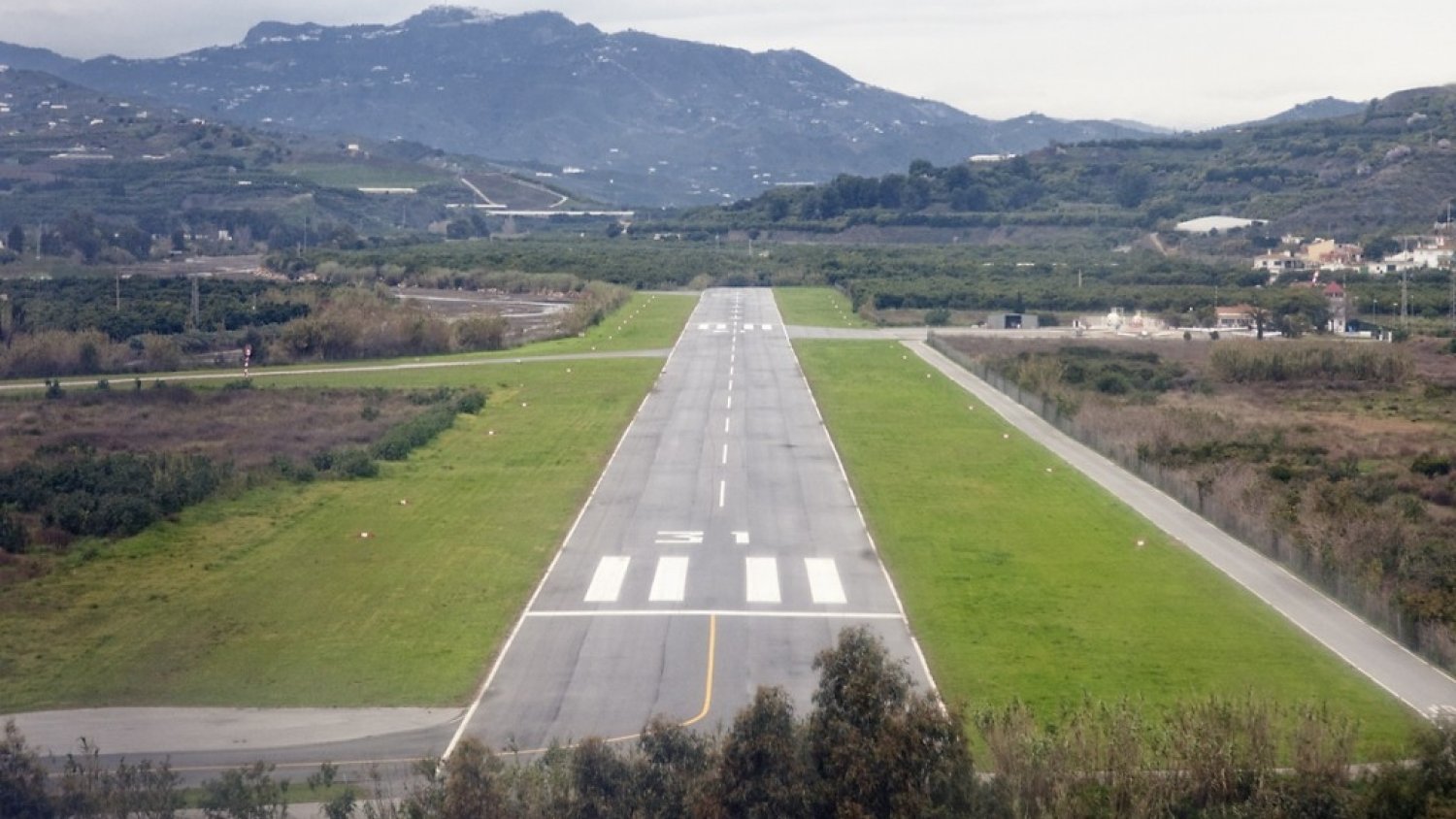 Fallecen dos mujeres en un accidente aéreo en Vélez-Málaga