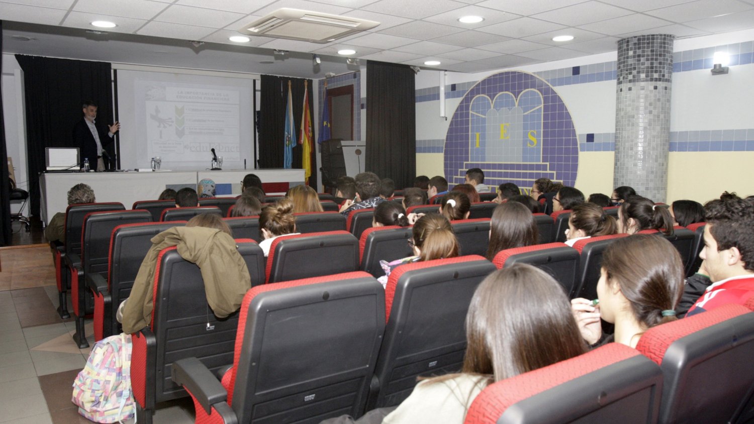 Unicaja lleva por primera vez a Melilla sus jornadas de educación financiera para estudiantes de Bachillerato