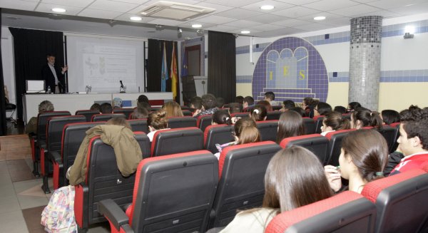 Unicaja lleva por primera vez a Melilla sus jornadas de educación financiera para estudiantes de Bachillerato