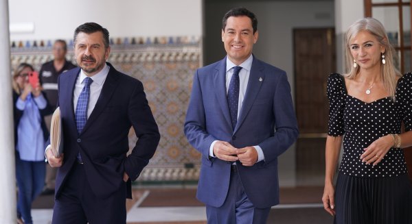 Moreno anuncia que el 4 de diciembre se conmemorará cada año el Día de la Bandera de Andalucía