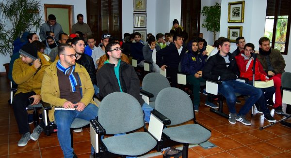 Estepona reanuda los talleres formativos de Servicios Sociales