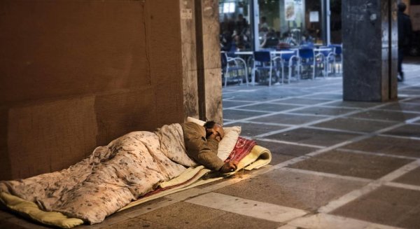 Málaga activa la operacion de atencion a las personas sin hogar ante la bajada de temperaturas