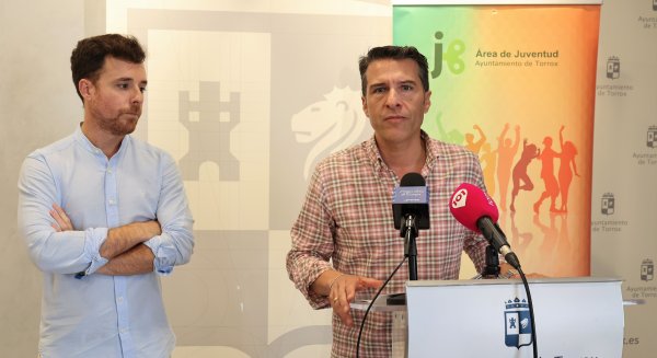 Torrox anuncia que becará con hasta 300 euros a los jóvenes que estudian fuera