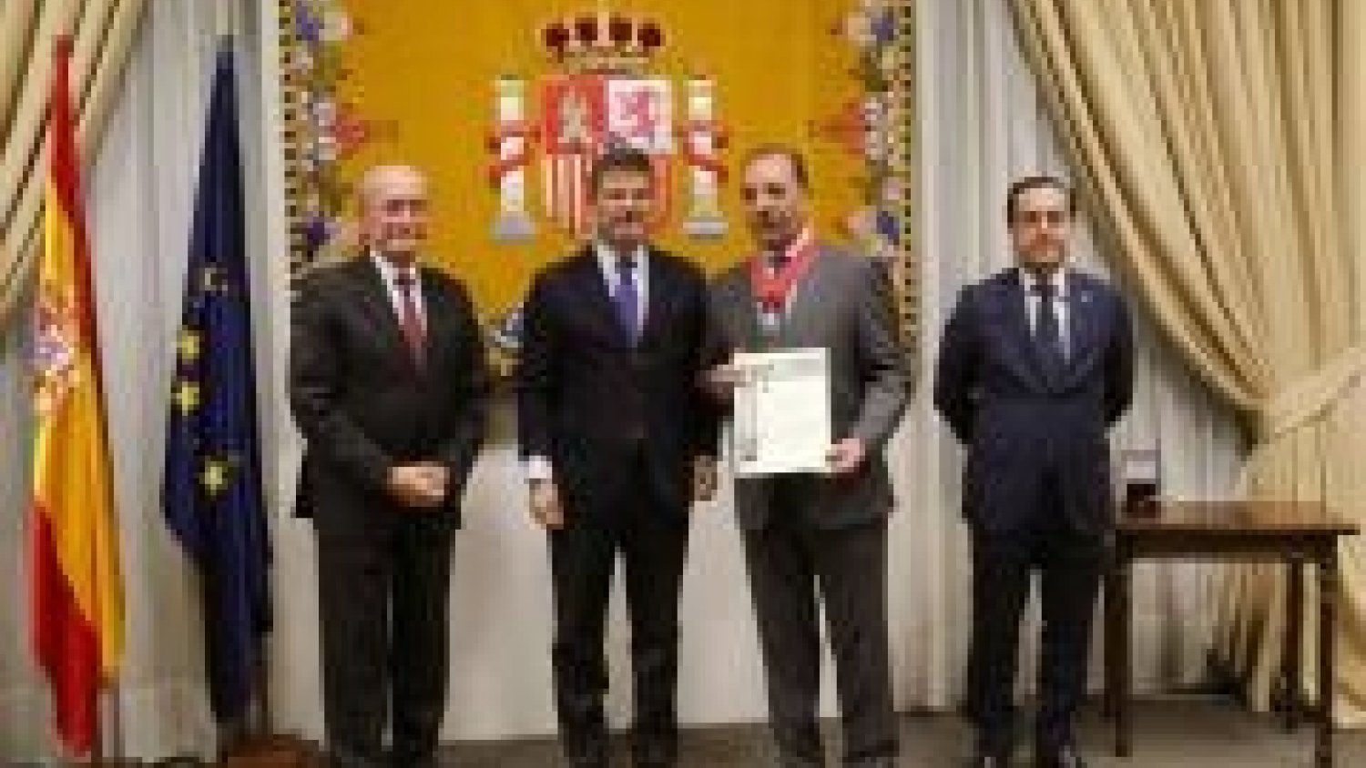 El catedrático de la UMA, José Calvo, recibe la cruz de San Raimundo de Peñafort