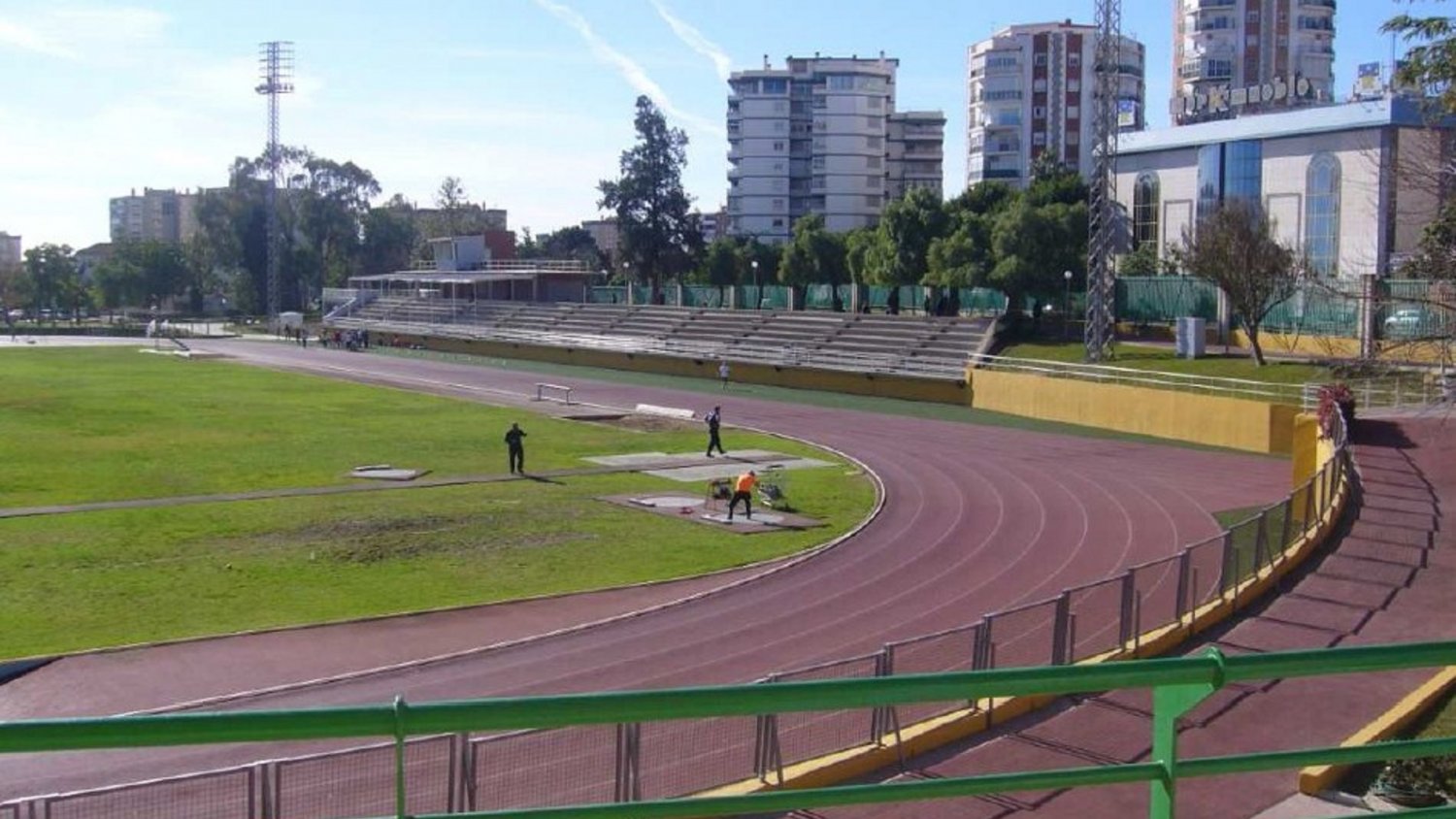 La Junta invierte 373.000 euros en un nuevo pavimento de atletismo para la Ciudad Deportiva de Carranque en Málaga