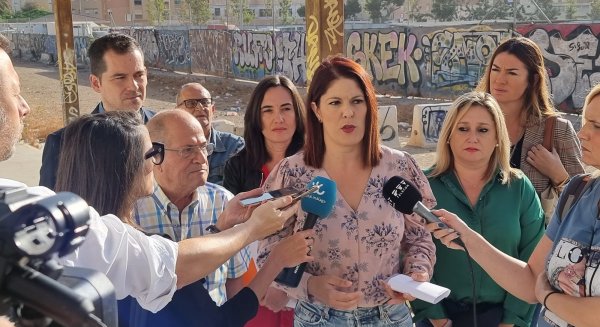 Cs exige a Adif que limpie la zona de seguridad de las vías en el barrio de La Princesa