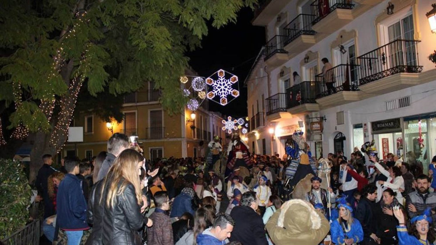 Los Reyes Magos reparten magia e ilusión en Alhaurín el Grande y Villafranco del Guadalhorce