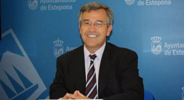 Estepona subvenciona la publicación de tesis doctorales para apoyar a los investigadores locales
