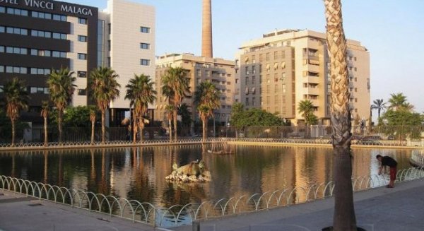 Hallan el cadáver de un hombre en el estanque del Parque del Oeste