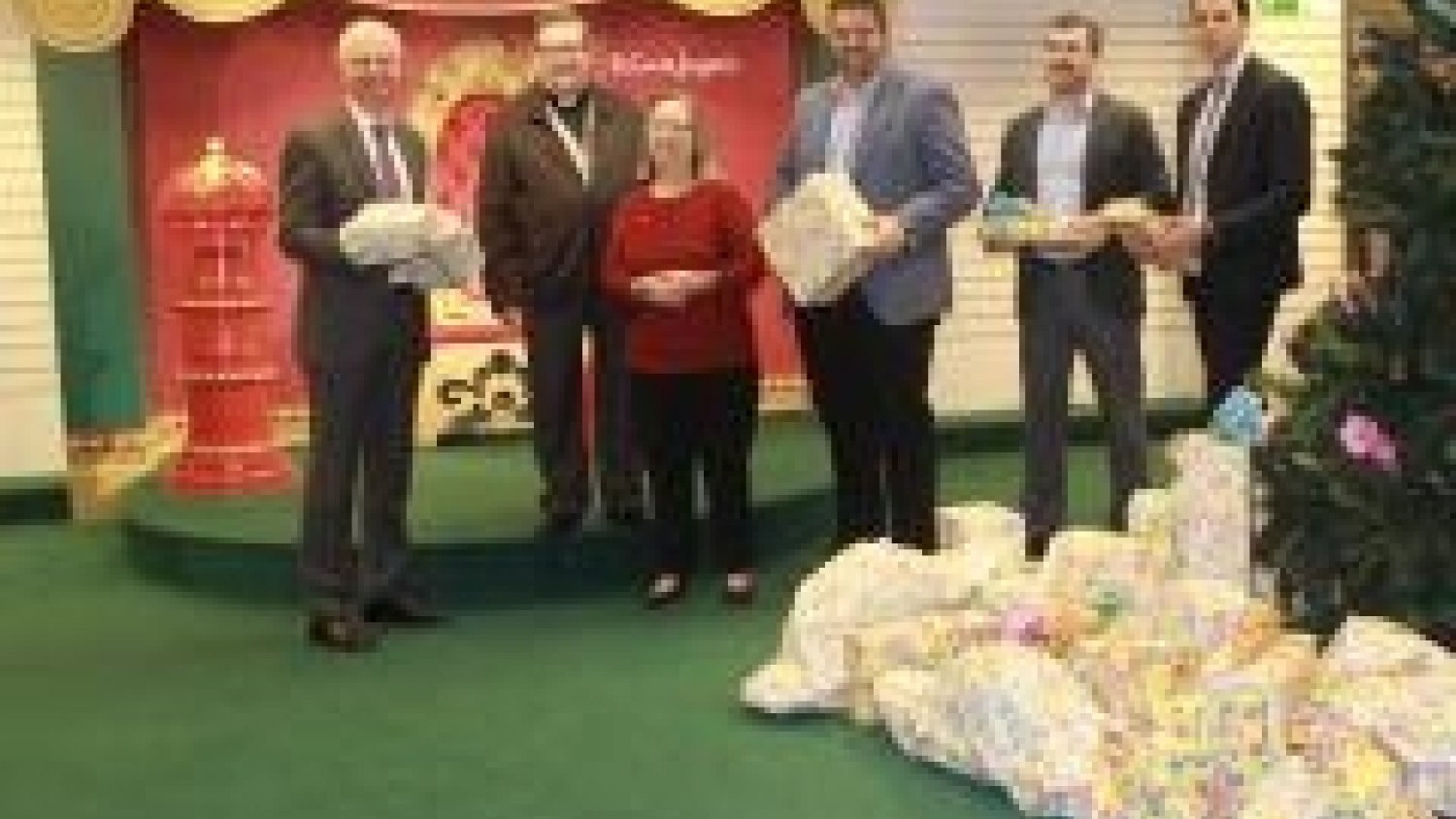 El Cartero Real solidario a beneficio de Cáritas recauda juguetes para más de 40 niños en Mijas