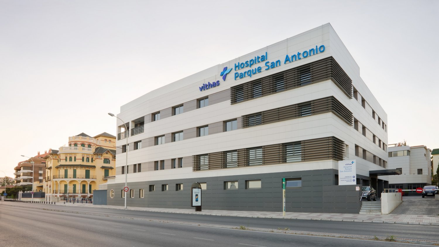 Vithas Hospital Parque San Antonio, primer centro privado de Andalucía en implantar más desfibriladores automáticos