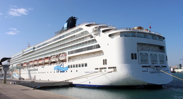 'Norwegian Spirit’, primer buque de crucero del año en el Puerto de Málaga
