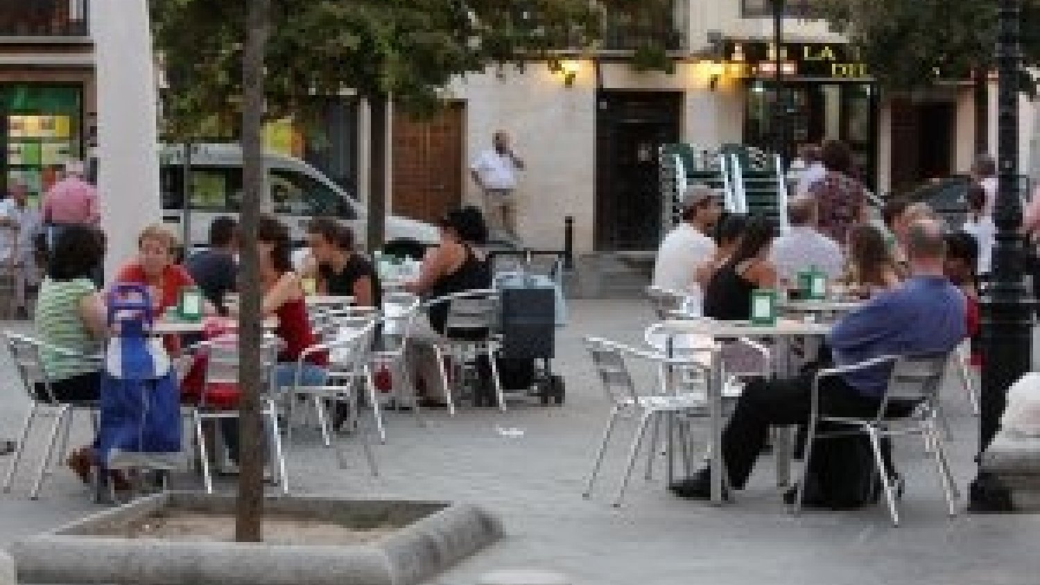 Abierto el plazo de solicitud para la exención de las tasas por terrazas en suelos de uso público de Antequera