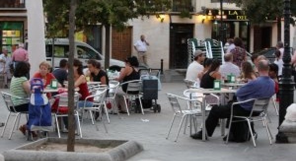 Abierto el plazo de solicitud para la exención de las tasas por terrazas en suelos de uso público de Antequera