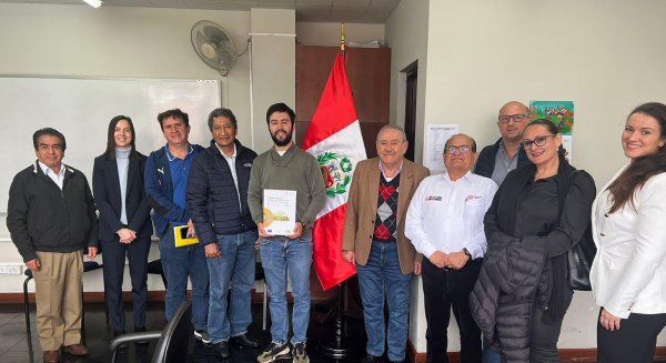 La Junta apuesta por Perú para diversificar los mercados de exportación de la industria de la agricultura