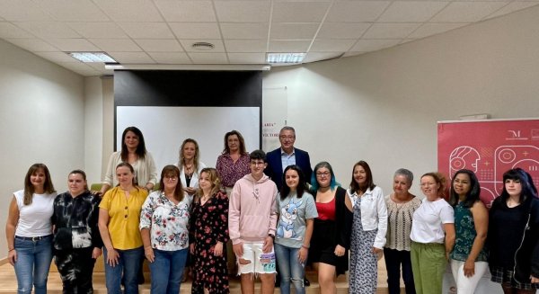Una quincena de vecinos de Rincón de La Victoria se formarán como monitores de aula matinal y comedores