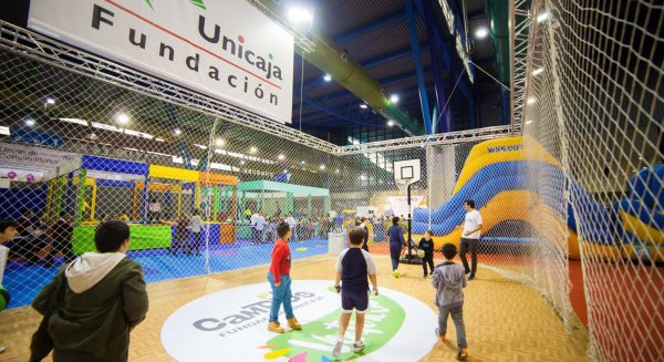 Unicaja patrocina la Muestra Infantil de Málaga (MIMA) y abre la inscripción para la próxima edición de sus Campus
